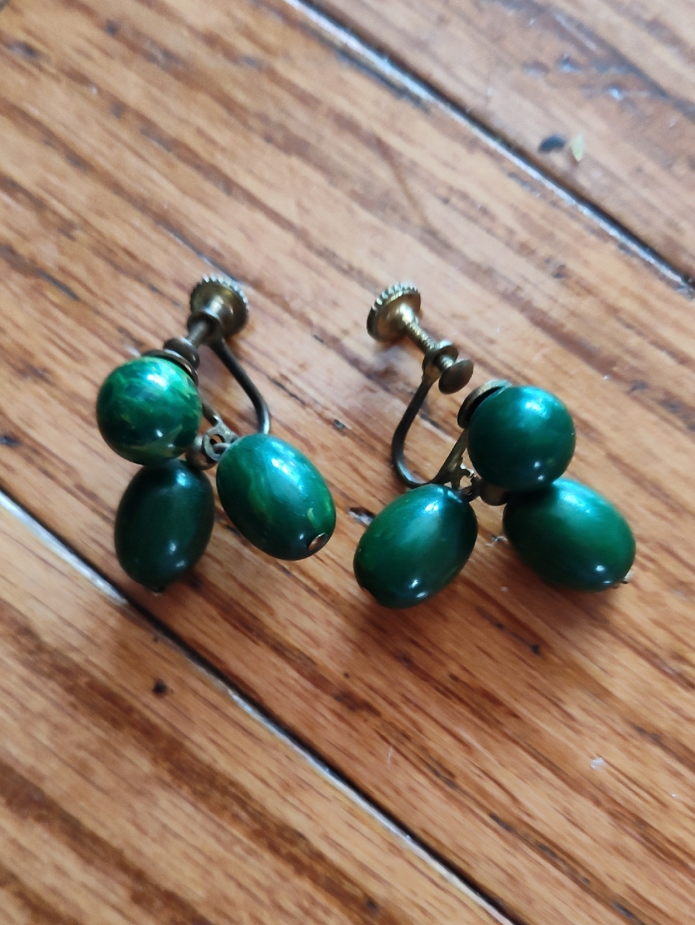 Green Bakelite Screw Earrings 1930 - 1940s